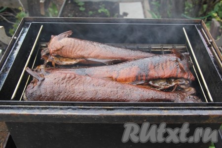 Коптить треску 35-40 минут. 