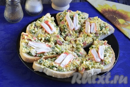 Бутерброды с крабовыми палочками и яйцами