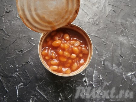 Открыть баночку фасоли в томате.