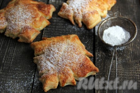 Пирожки с яблоками и корицей из слоёного теста