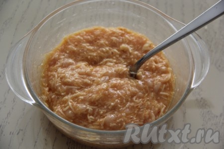 Перемешать и тесто для приготовления ленивых бризолей готово. 