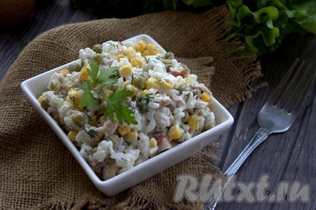 Салат с копчёной курицей и рисом