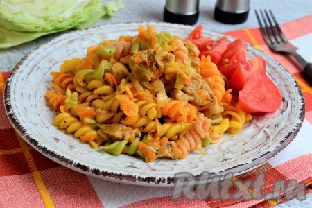 Макароны с мясом и капустой
