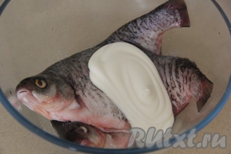 Добавить майонез.