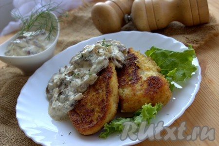 Картофельные котлеты с грибным соусом