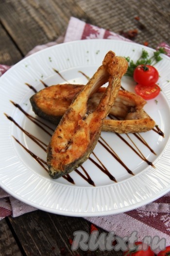 Леща, жареного кусочками на сковороде, можно кушать и в горячем, и в остывшем виде.