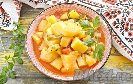 Кабачки, тушёные с овощами и картошкой