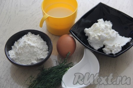 Подготовить продукты для приготовления ленивого хачапури с творогом на кефире на сковороде.