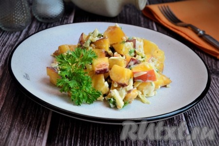 Салат с персиками и сыром
