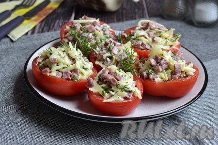 Помидоры, фаршированные колбасой и сыром