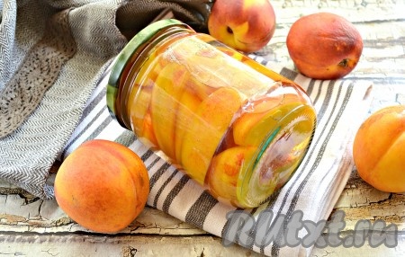 Нектарины, приготовленные в сиропе, получаются очень аппетитными и такими вкусными, что их зимой с огромным удовольствием едят и дети, и взрослые!