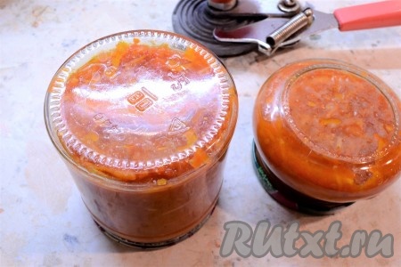 Банки перевернуть, хорошо укутать в одеяло и оставить в таком положение до полного остывания.