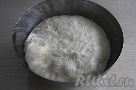 Тесто хорошо поднимется (примерно, в 2-3 раза).