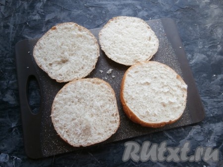 У булочек срезать верхнюю часть (крышечку).