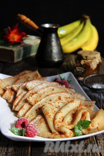 Эластичные, тонкие блины, замешанные на кефире с кипятком, хороши и в тёплом, и в остывшем виде. Несмотря на то, что эти блинчики готовятся без добавления яиц, они получаются нежными и очень вкусными!