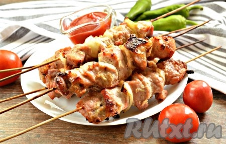 Шашлычок из свинины на шпажках в духовке