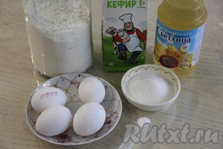 Подготовить продукты для блинного теста. Кефир можно взять любой жирности, в этот раз я выпекала блинчики из кефира жирностью 1%.