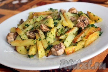 Жареный картофель с розмарином, шпинатом и шампиньонами