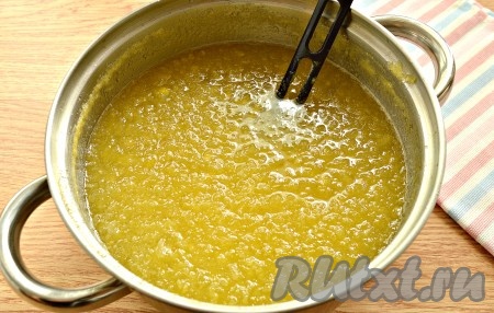 Вот такое аппетитное, сладкое и ароматное кабачково-лимонное варенье получается.

