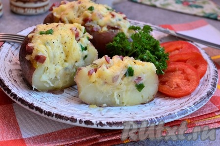 Крошка-картошка, приготовленная в микроволновке, получается очень вкусной, она внесёт приятное разнообразие в повседневное меню!