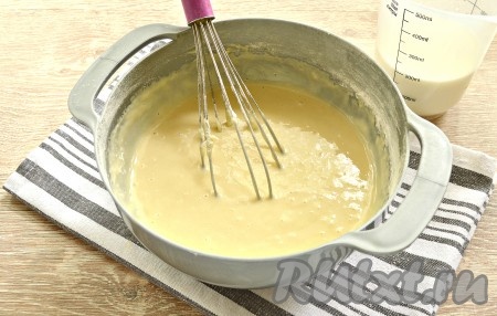 Получается густоватое тесто без комочков.