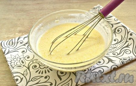 Перемешиваем тесто ещё раз, оставляем минут на 10-15 «отдохнуть».