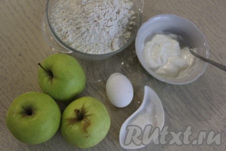 Подготовить продукты для приготовления кокроков с яблоками.