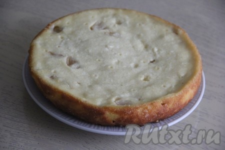 Готовую запеканку по истечении времени переложить на тарелку.