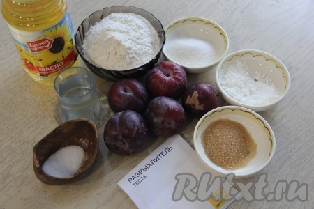 Подготовить продукты для приготовления галеты со сливами. 