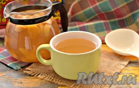 Вот так достаточно просто можно сварить в кастрюле вкусный, ароматный компот из замороженных яблок, разливаем его в стаканы и с удовольствием угощаемся!