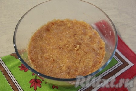 Тщательно вымесить фарш.
