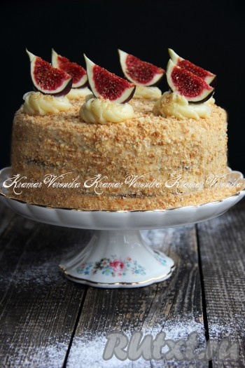 Украсить сметанный торт "Мишка на Севере" по желанию.