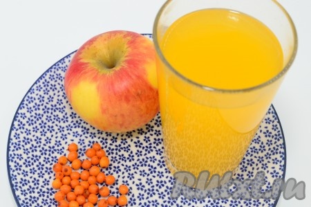 Посмотрите, какой яркий получился компотик. Нотки облепихи преобладают во вкусе, а яблоки служат чудесным дополнением. Обязательно попробуйте этот освежающий, красивый, полезный и вкусный компот!