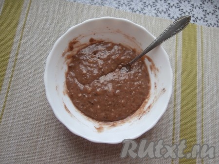 Тщательно перемешать, должно получиться в меру густое тесто (как на фото), напоминающее по консистенции тесто для оладий.