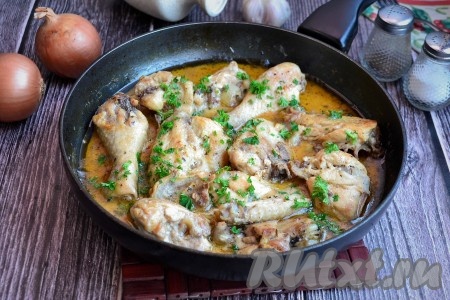 Гедлибже из курицы в сметанном соусе