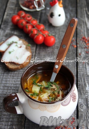 Аппетитный, очень вкусный, сытный куриный суп с рисом в мультиварке готов. Мои домашние очень любят такое первое блюдо, попробуйте и вы!