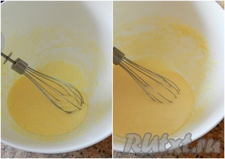 Добавить растопленное масло, теплую ряженку и подошедшие дрожжи. Все перемешать до однородной массы.