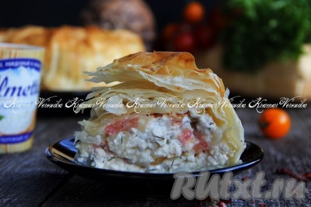 Вот таким красивым, сочным, слоистым получается бурек с мясом из теста фило.