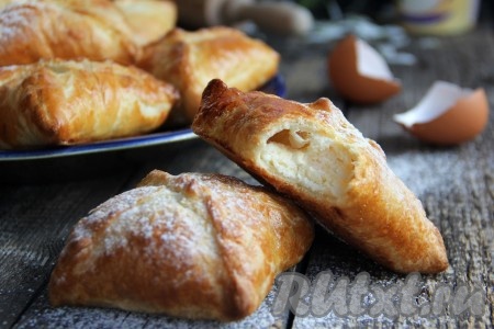 Конвертики из слоёного теста с творогом