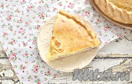 Курник, испечённый из теста, замешанного на молоке и маргарине, неизменно нравится всем, кто его пробует!