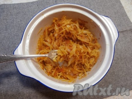 Затем капусту перемешать и поместить кастрюльку в микроволновку ещё на 2-3 минуты, но уже с открытой крышкой.