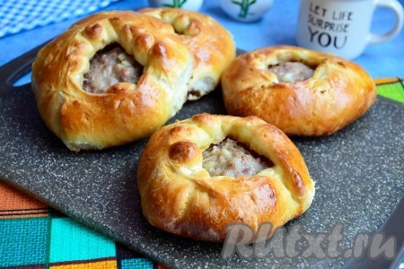 Беляши с мясом из дрожжевого теста в духовке
