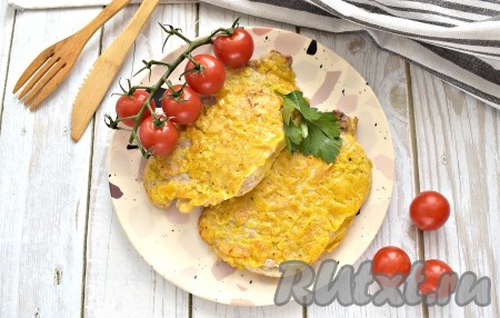 Отбивные из свинины готовятся в мультиварке достаточно просто, а, благодаря кляру, получаются аппетитными, сочными и, конечно, вкусными, к столу подаём, дополнив гарниром или свежими овощами.