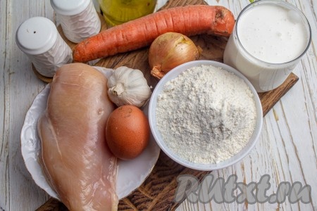 Подготовьте необходимые ингредиенты для приготовления ленивых пельменей с фаршем на сковороде.