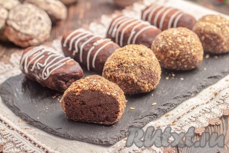 Храните его в холодильнике, но, уверяю вас, такие пирожные долго не задерживаются.