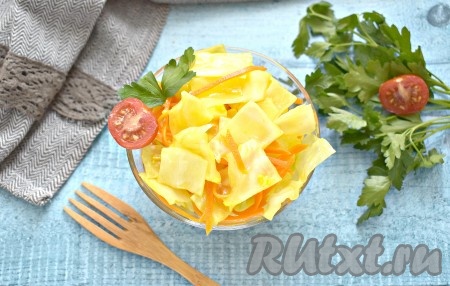 Капуста, маринованная по-корейски с добавлением куркумы, получается аппетитной, ароматной, её пикантный вкус, наверняка, понравится многим!

