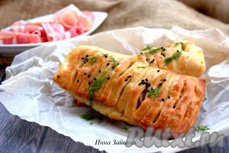 Слойки с беконом и сыром