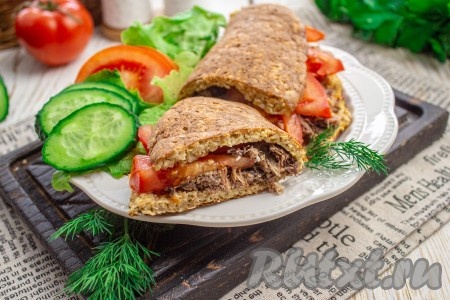 А вот так овсяноблин с тунцом выглядит в разрезе.