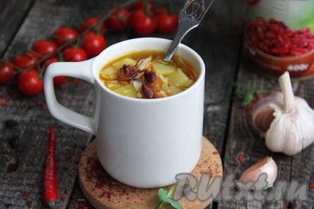 Щи из свежей капусты с консервированной фасолью 