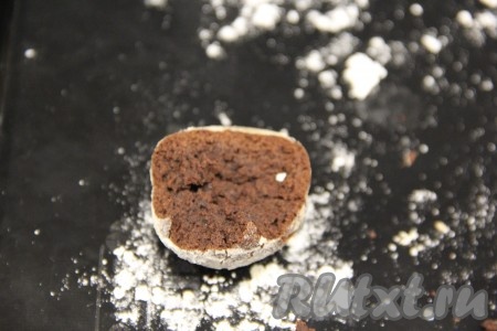 Я разломила пряник сразу после выпечки. Вот такая у него была структура.